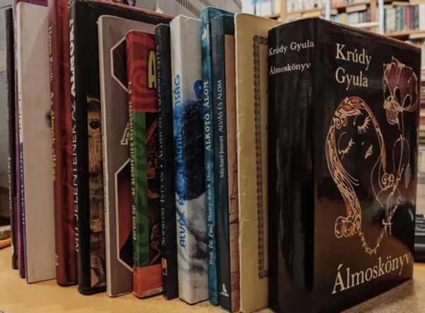 Ne maradj le 13 db alvás, álom: Álmoskönyv; Egyiptomi álmoskönyv; Alvás és álom; Modern álmoskönyv; Alkotó álom - Álomkontroll; Alvás, álom, álmatlanság; Áloműző valóságfejtés; Az álomfejtés kézikönyve A-Z