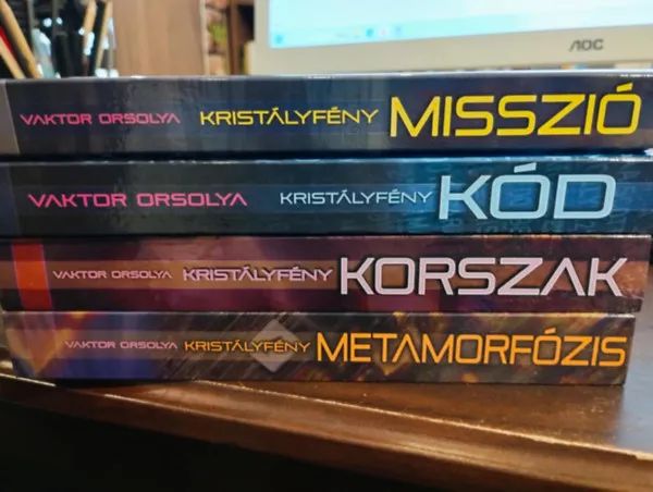 Outlet KRISTÁLYFÉNY sorozat 4 rész: Misszió, Kód, Korszak, Metamorfózis
