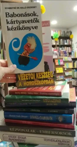 10 db-os KÖNYVMENTŐ AJÁNLAT, ezotéria: Álmoskönyv - Tenyérjóslások könyve+ Kézvonalak - Embersorsok+ Feng Shui - Ember és tárgyi környezet+ Gyógyító csillagjegyek+ A tenyér titkai+ A család és a csillagok+ Erőleves a léleknek+ Exkluzív ajánlat